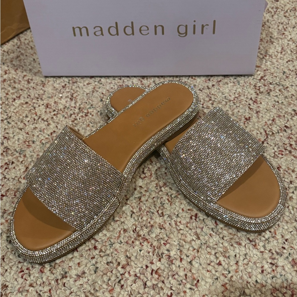 NIB Madden Girl Glittering Silver Slide Sandals- Addie SIL Multi